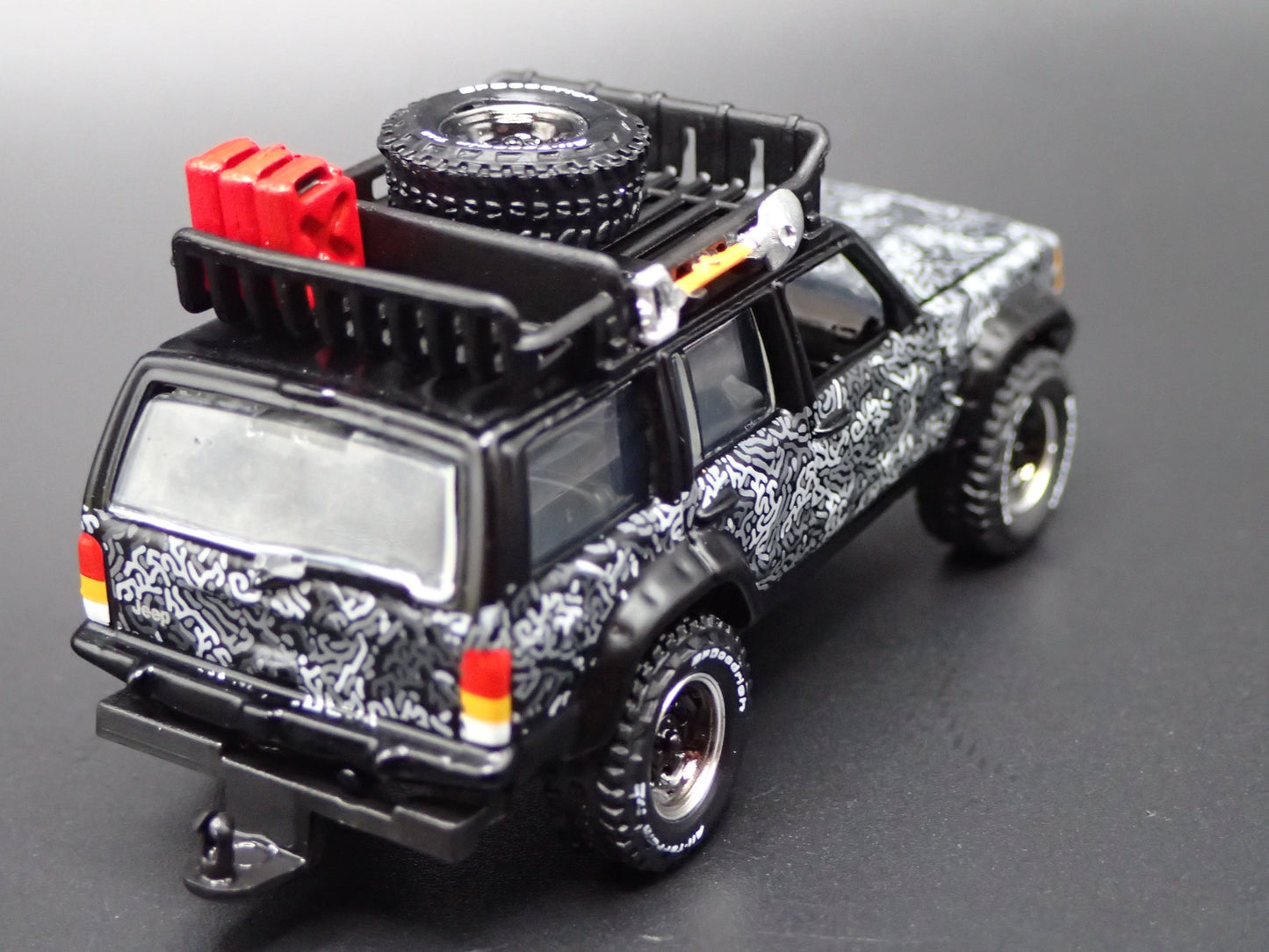 1984-2001 JEEP CHEROKEE XJ 4 DOOR w HITCH 1:64 SCALE DIORAMA DIECAST MODEL CAR