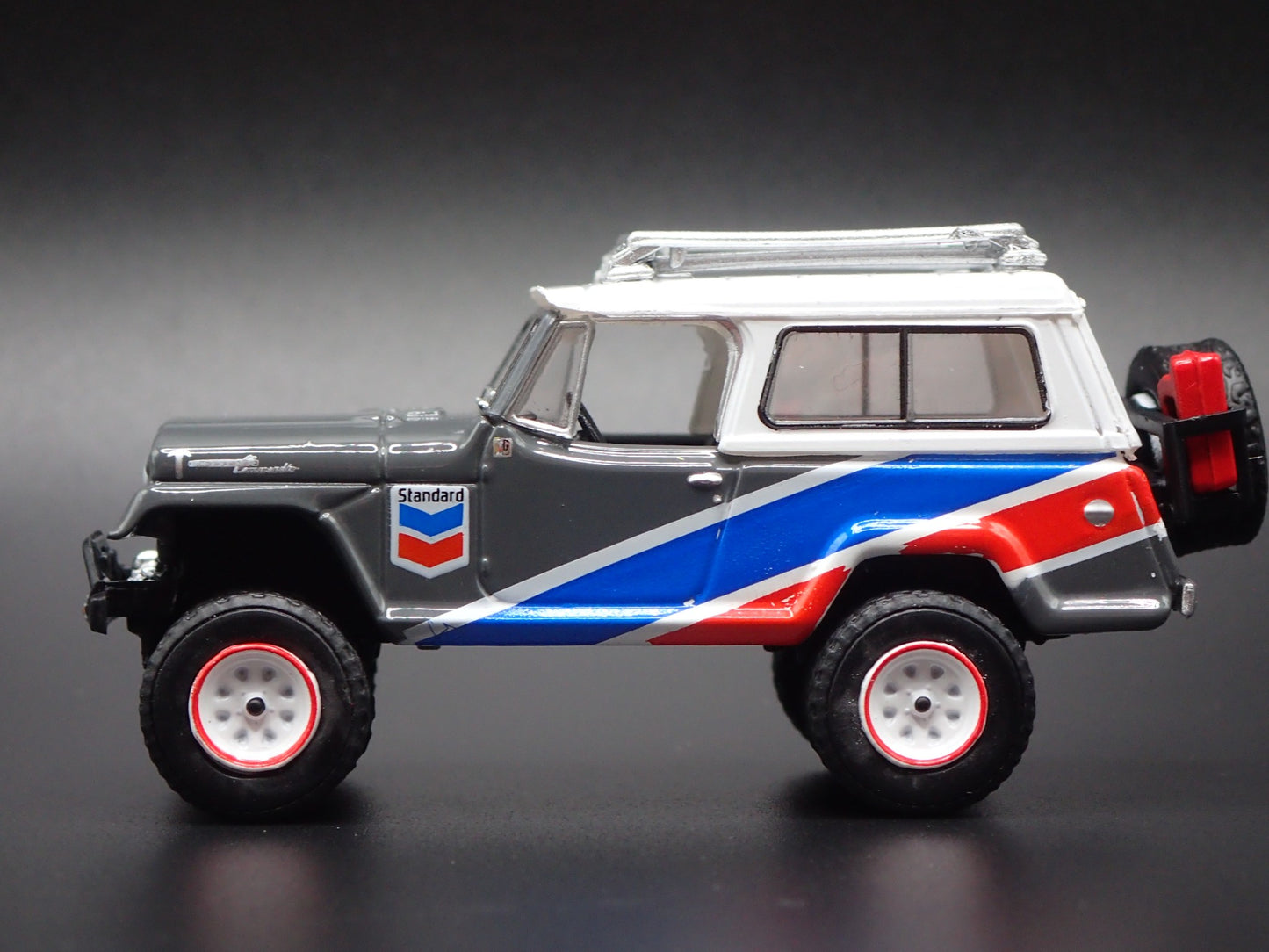 1966 - 1973 JEEP JEEPSTER COMMANDO CHEVRON GRAY 1:64 SCALE DIECAST MODEL CAR