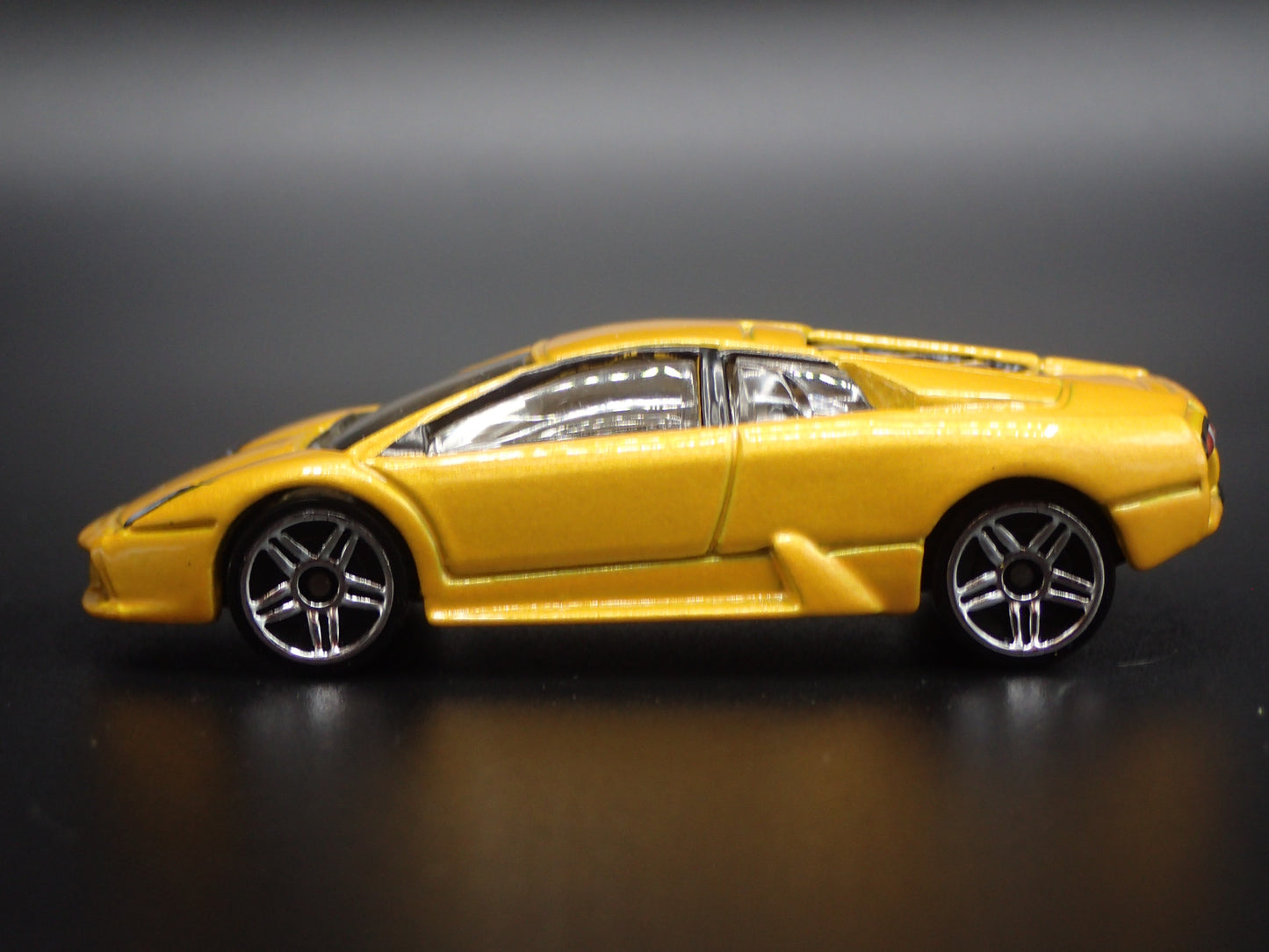 2002-2006 LAMBORGHINI MURCIELAGO SUPERCAR 1/64 SCALE DIORAMA DIECAST MODEL CAR
