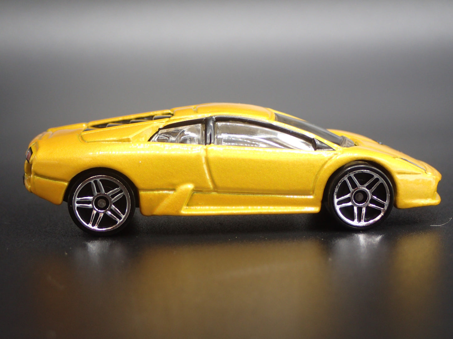 2002-2006 LAMBORGHINI MURCIELAGO SUPERCAR 1/64 SCALE DIORAMA DIECAST MODEL CAR