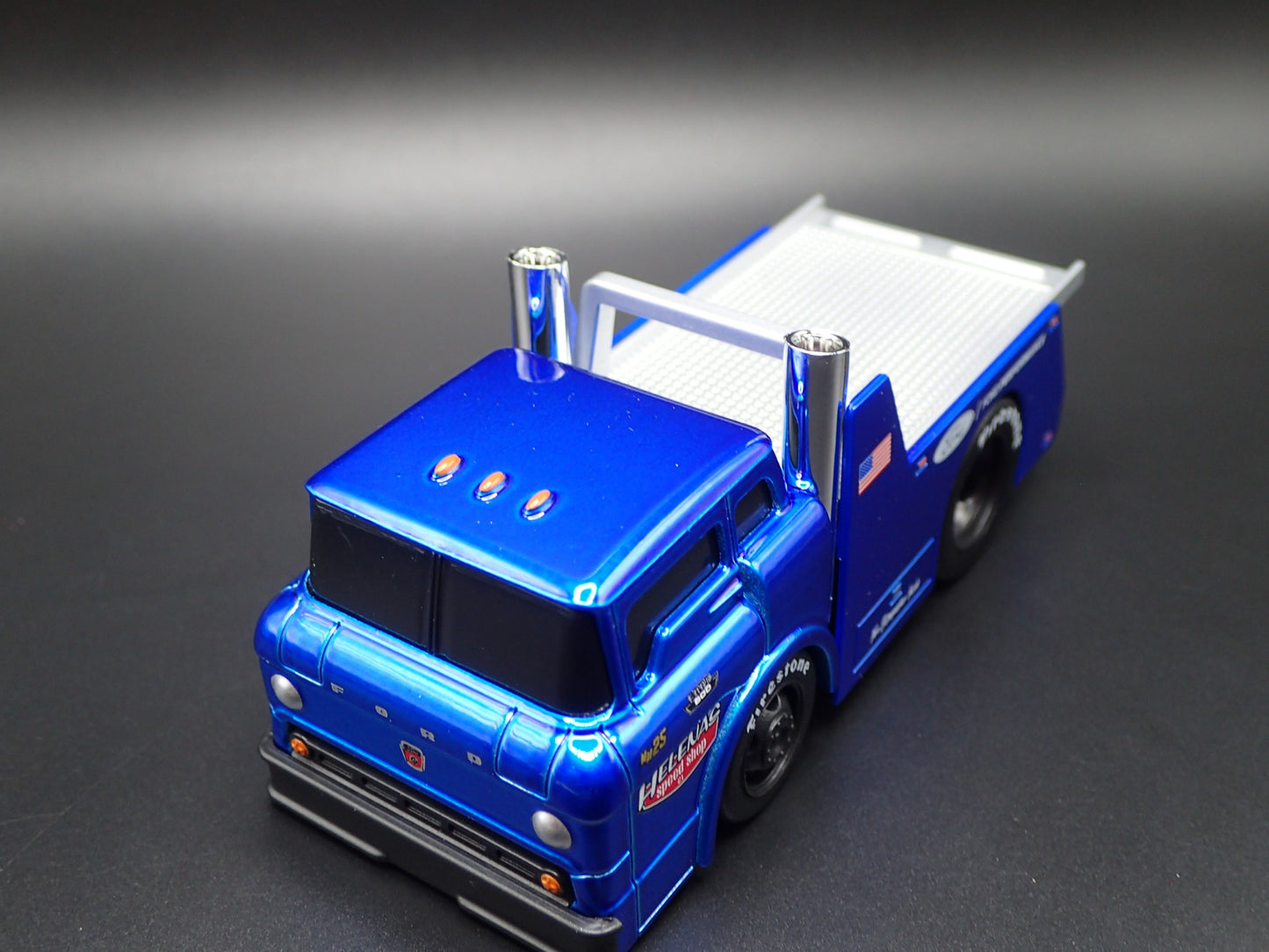 1966 66 FORD C600 FLATBED CAR HAULER BLUE 1:64 SCALE DIORAMA DIECAST MODEL CAR