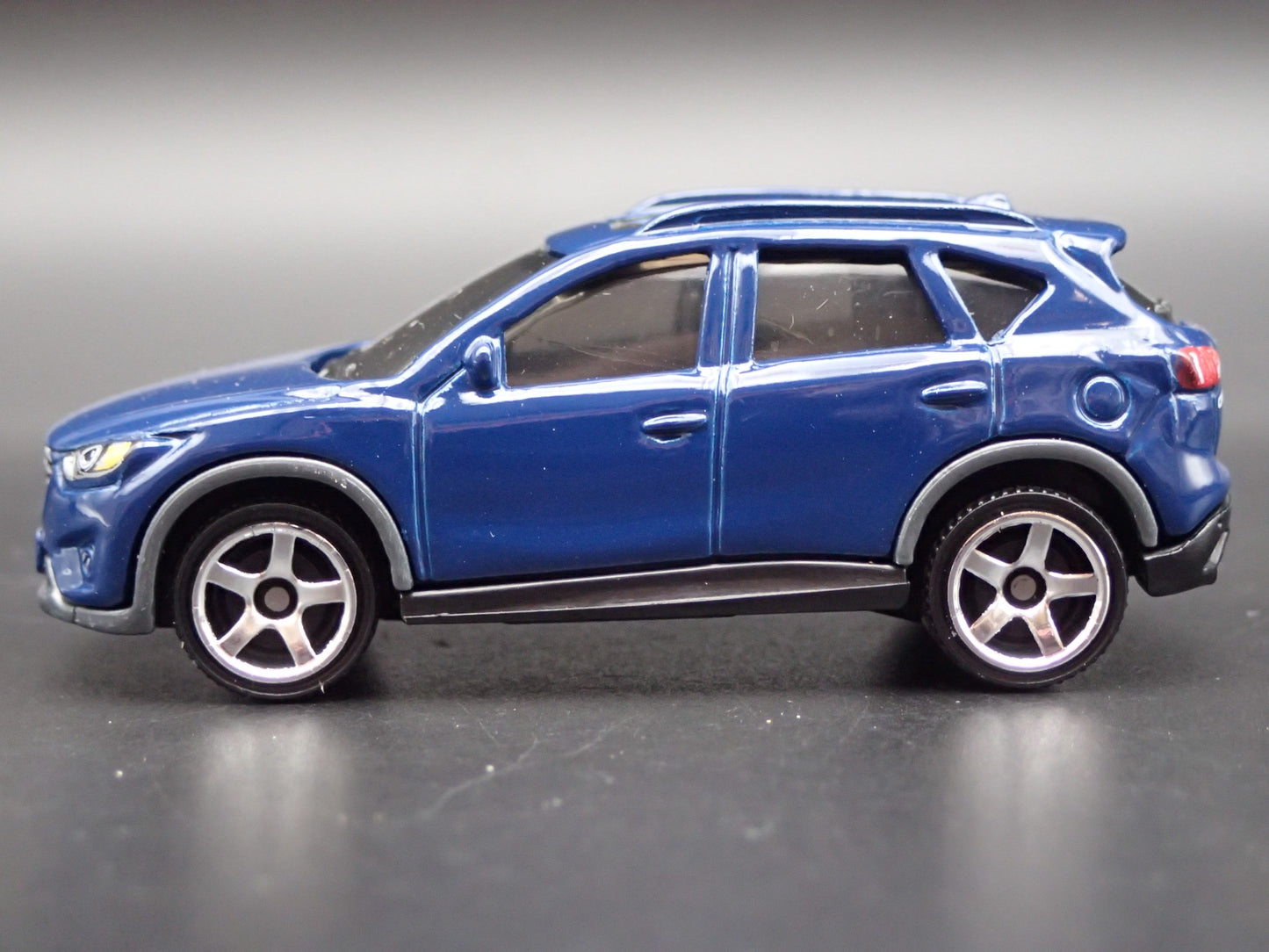2013 - 2016 MAZDA CX5 SUV BLUE 1:64 SCALE COLLECTIBLE DIORAMA DIECAST MODEL CAR