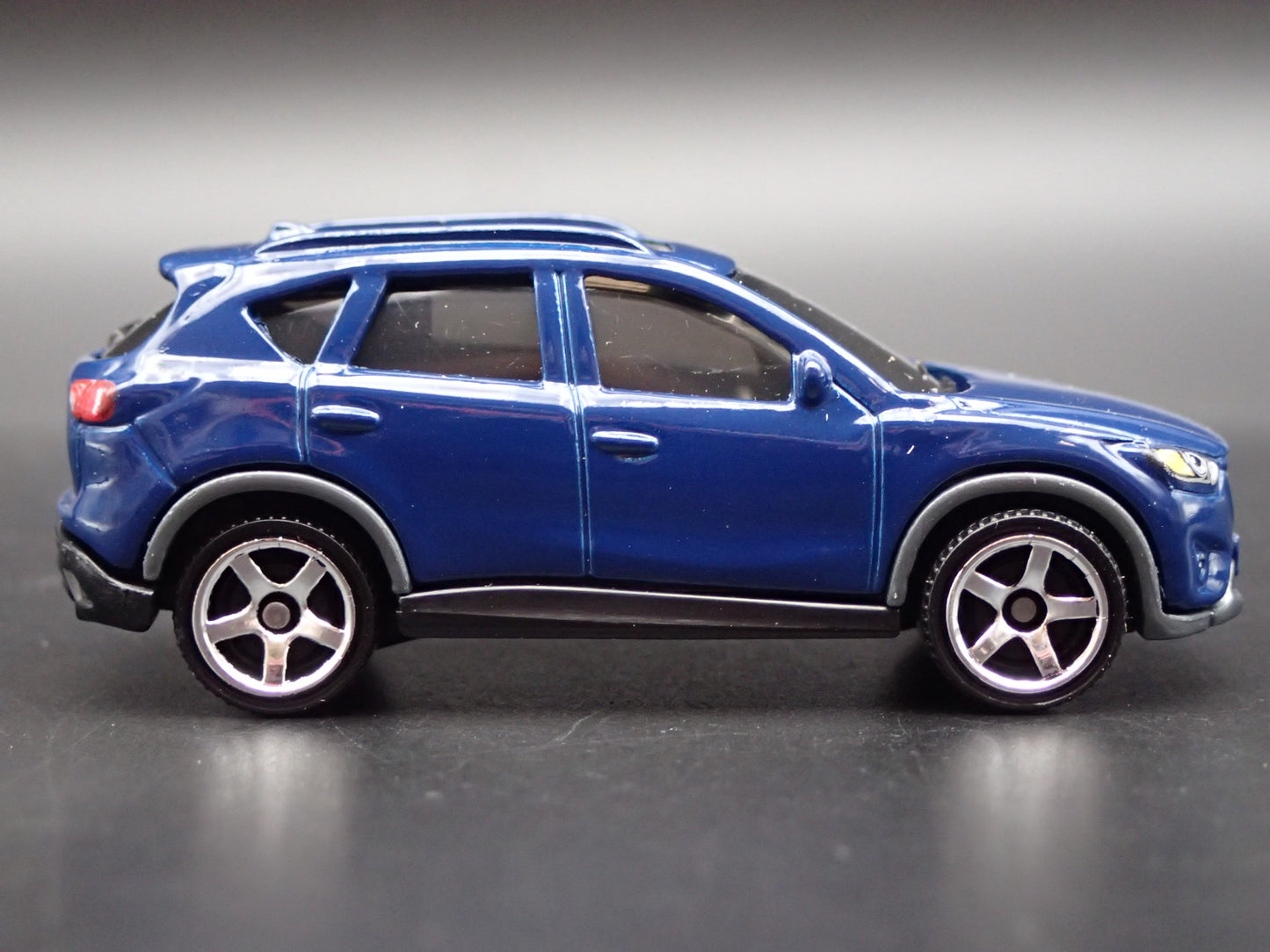 2013 - 2016 MAZDA CX5 SUV BLUE 1:64 SCALE COLLECTIBLE DIORAMA DIECAST MODEL CAR