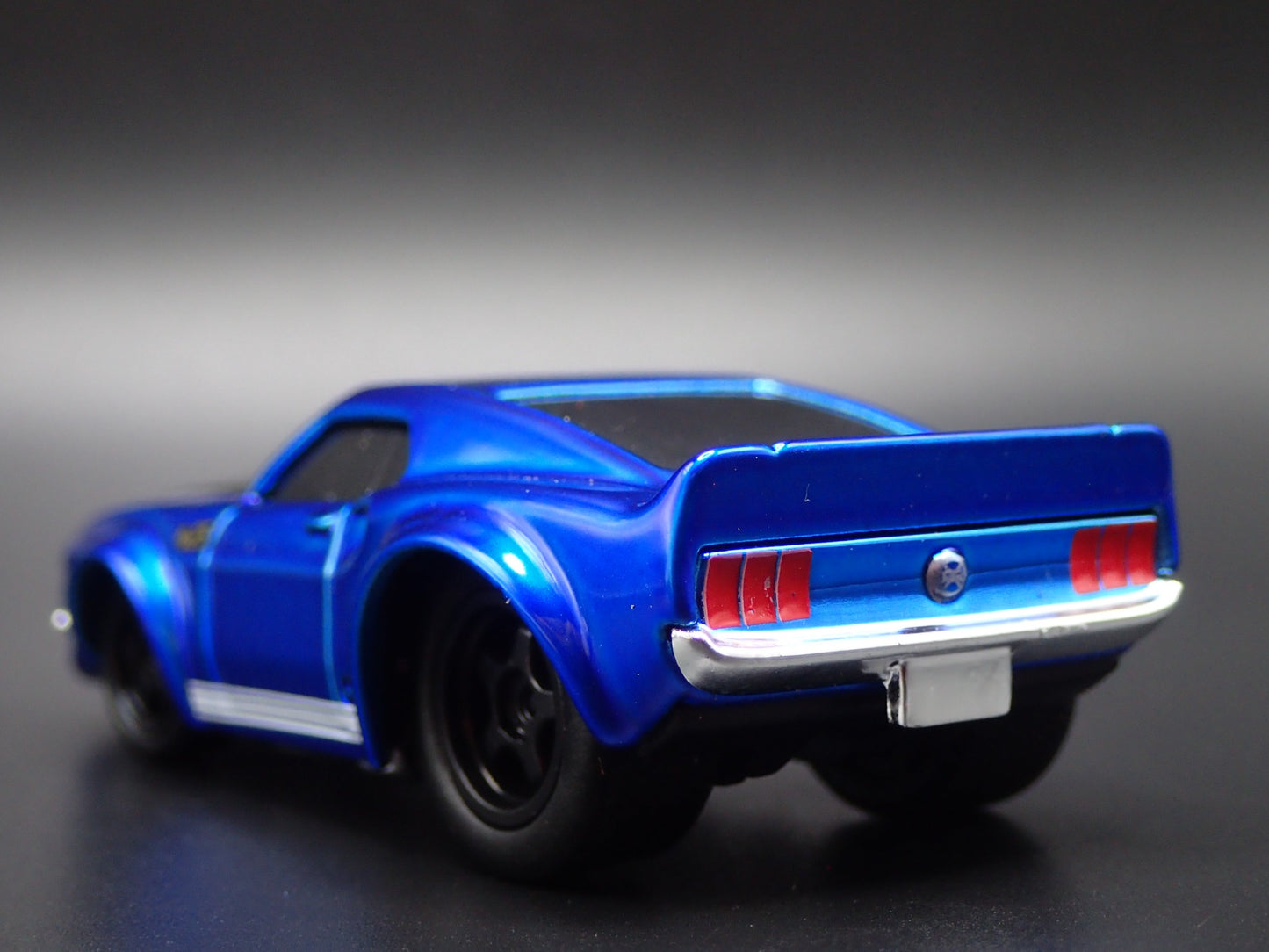 1969 69 FORD MUSTANG GT FASTBACK BLUE 1/64 SCALE DIORAMA DIECAST MODEL CAR