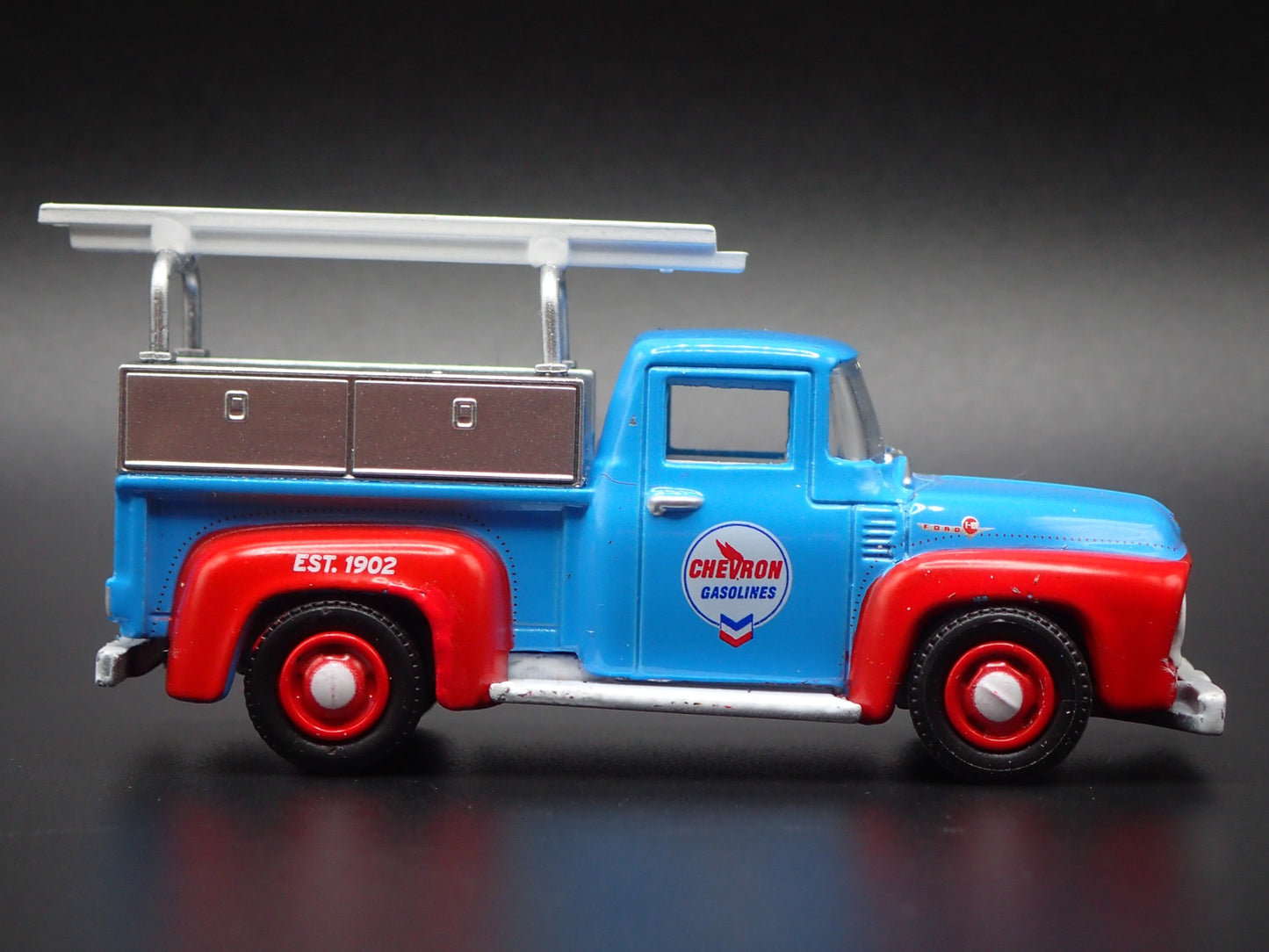 1956 56 FORD F100 PICKUP WORK TRUCK CHEVRON 1:64 SCALE DIORAMA DIECAST MODEL CAR