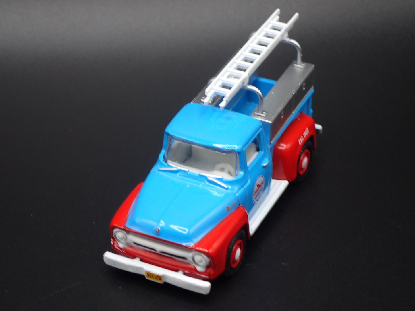1956 56 FORD F100 PICKUP WORK TRUCK CHEVRON 1:64 SCALE DIORAMA DIECAST MODEL CAR
