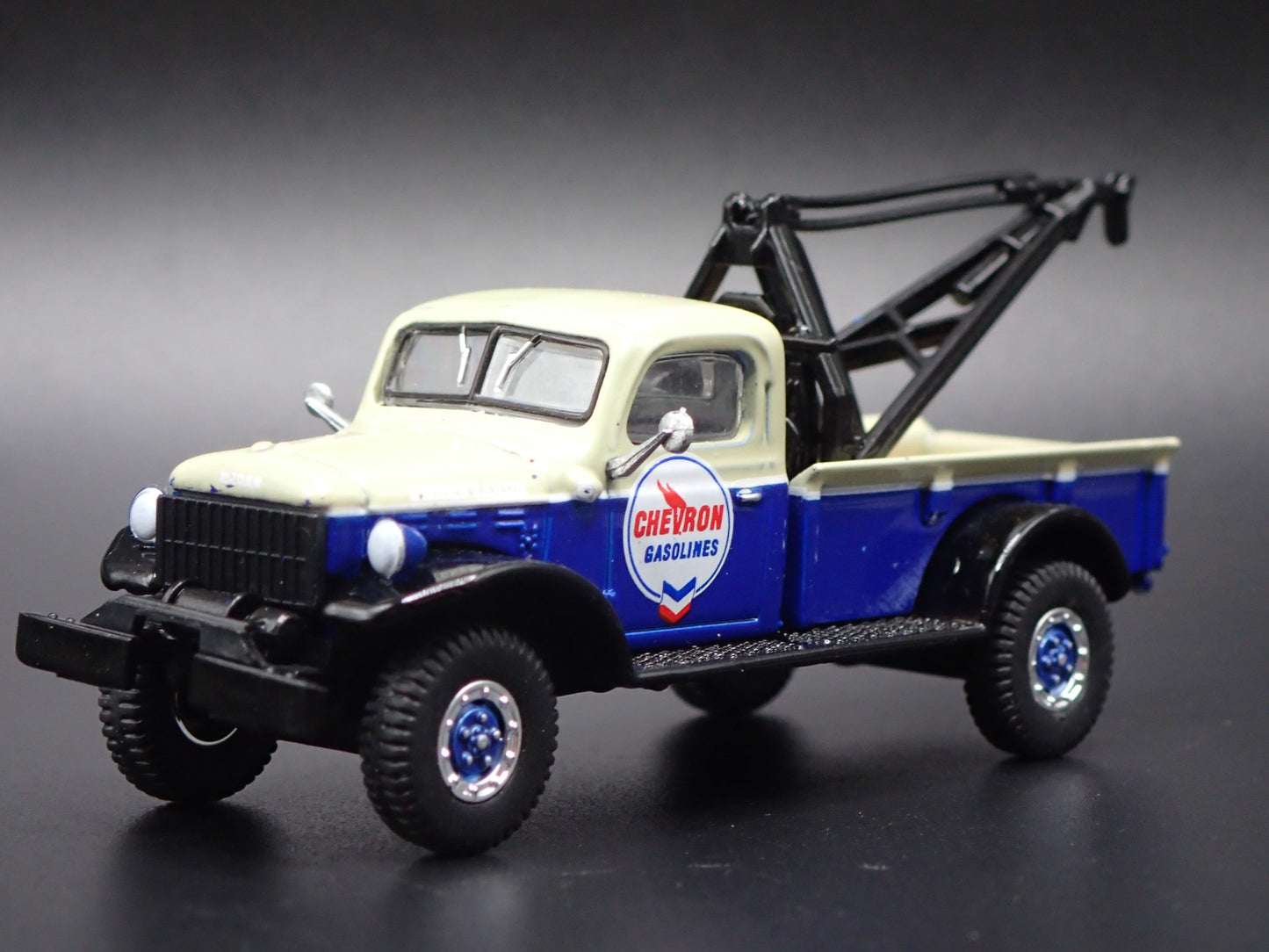 1948 48 DODGE POWER WAGON TOW TRUCK WRECKER CHEVRON 1:64 SCALE DIECAST MODEL CAR