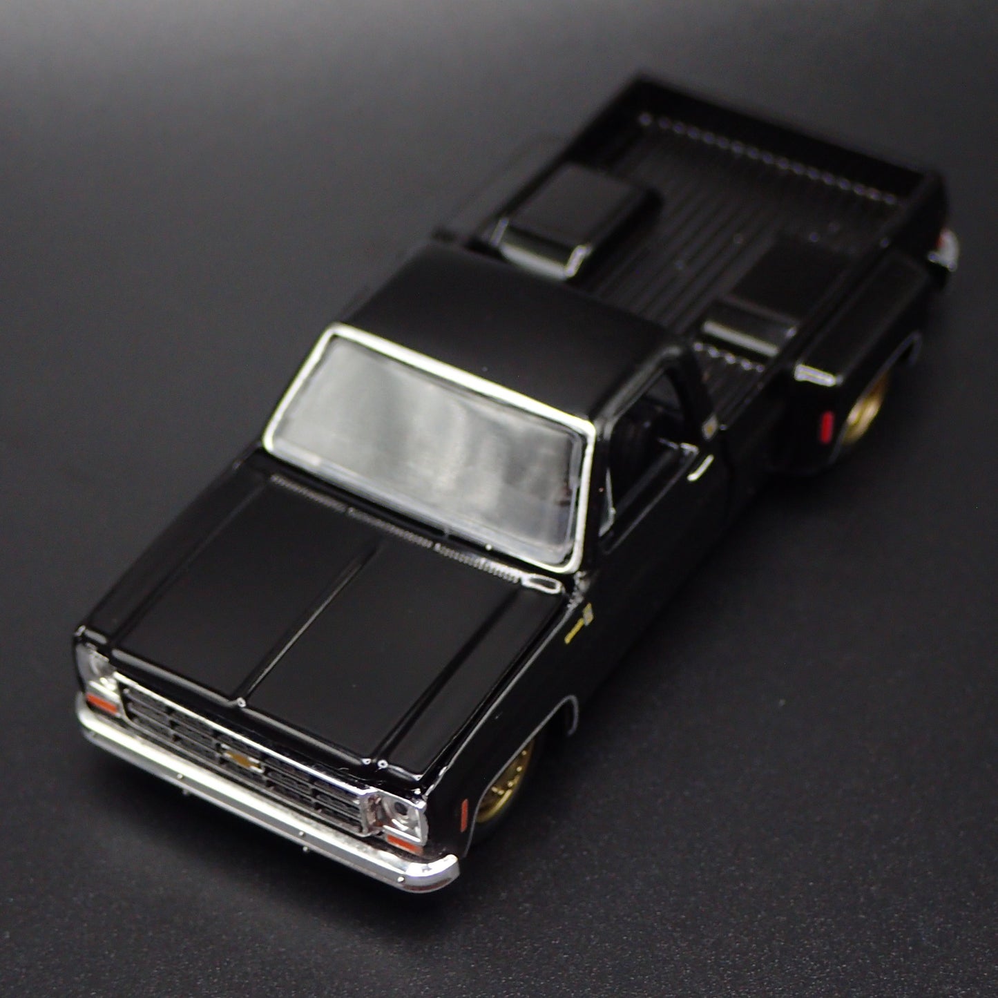 1978 CHEVY CHEVROLET SILVERADO 30 DUALLY SQUAREBODY TRUCK 1/64 DIECAST MODEL CAR