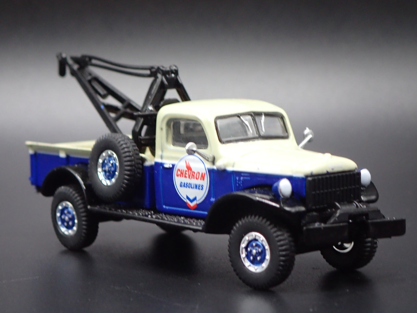 1948 48 DODGE POWER WAGON TOW TRUCK WRECKER CHEVRON 1:64 SCALE DIECAST MODEL CAR