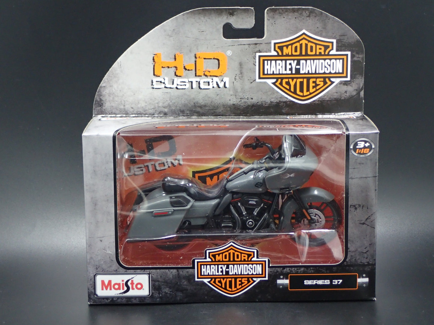 2018 18 CVO ROAD GLIDE HARLEY DAVIDSON MOTORCYCLE MAISTO SERIES 37 1/18 MODEL