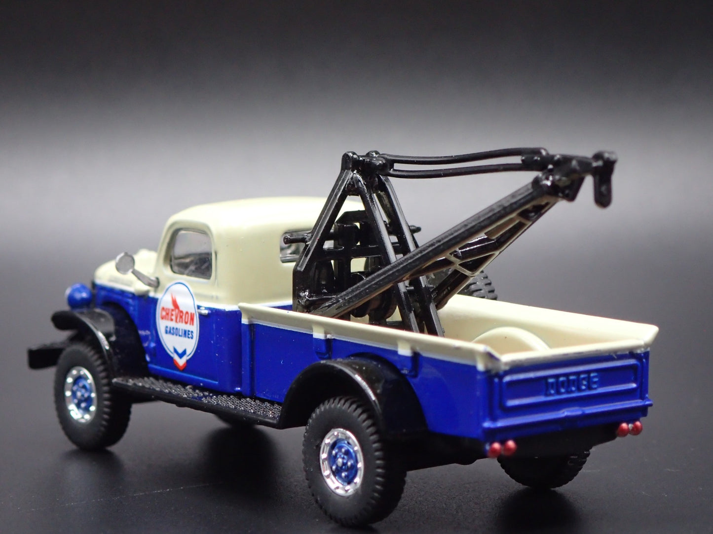 1948 48 DODGE POWER WAGON TOW TRUCK WRECKER CHEVRON 1:64 SCALE DIECAST MODEL CAR