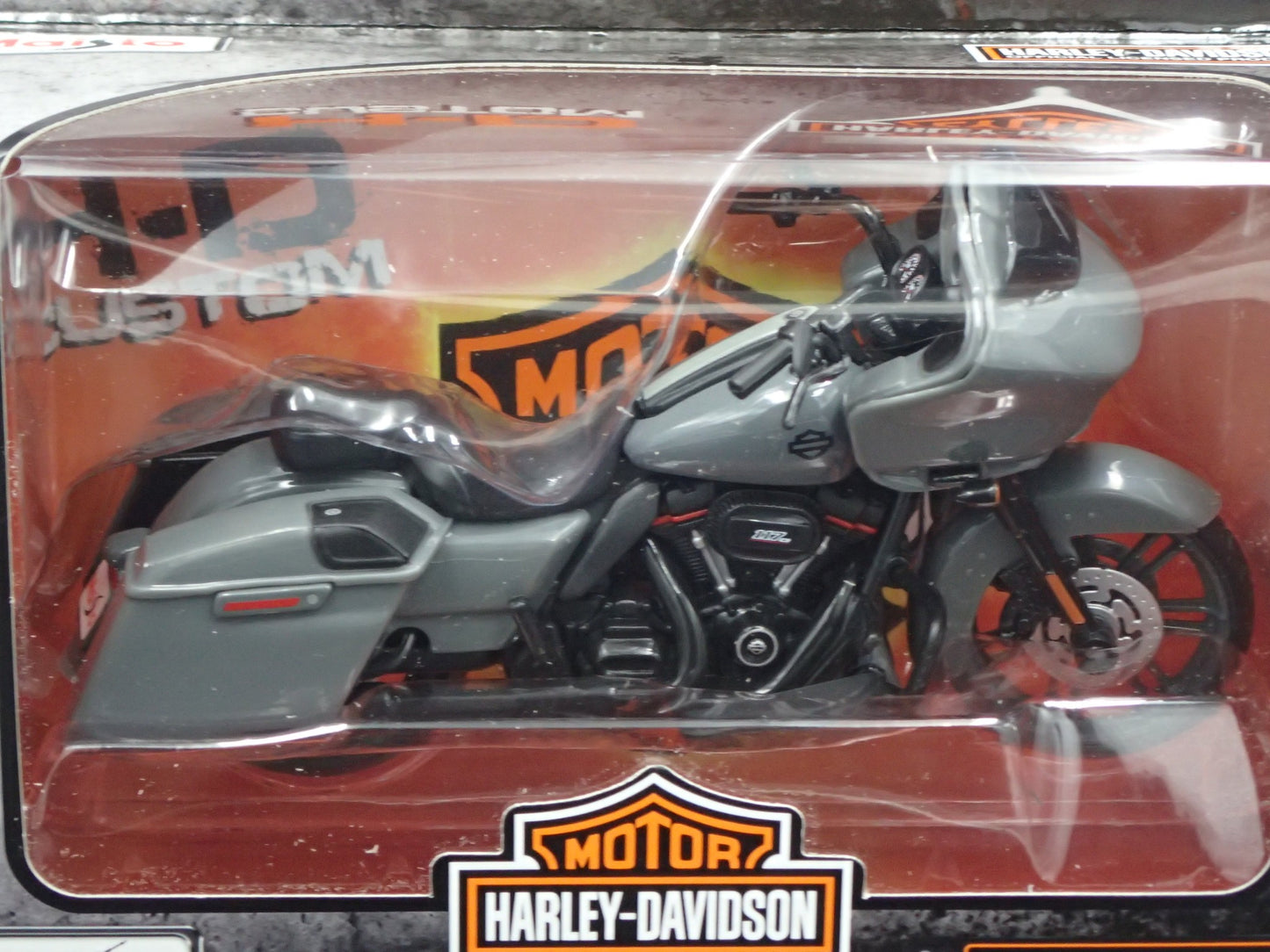 2018 18 CVO ROAD GLIDE HARLEY DAVIDSON MOTORCYCLE MAISTO SERIES 37 1/18 MODEL