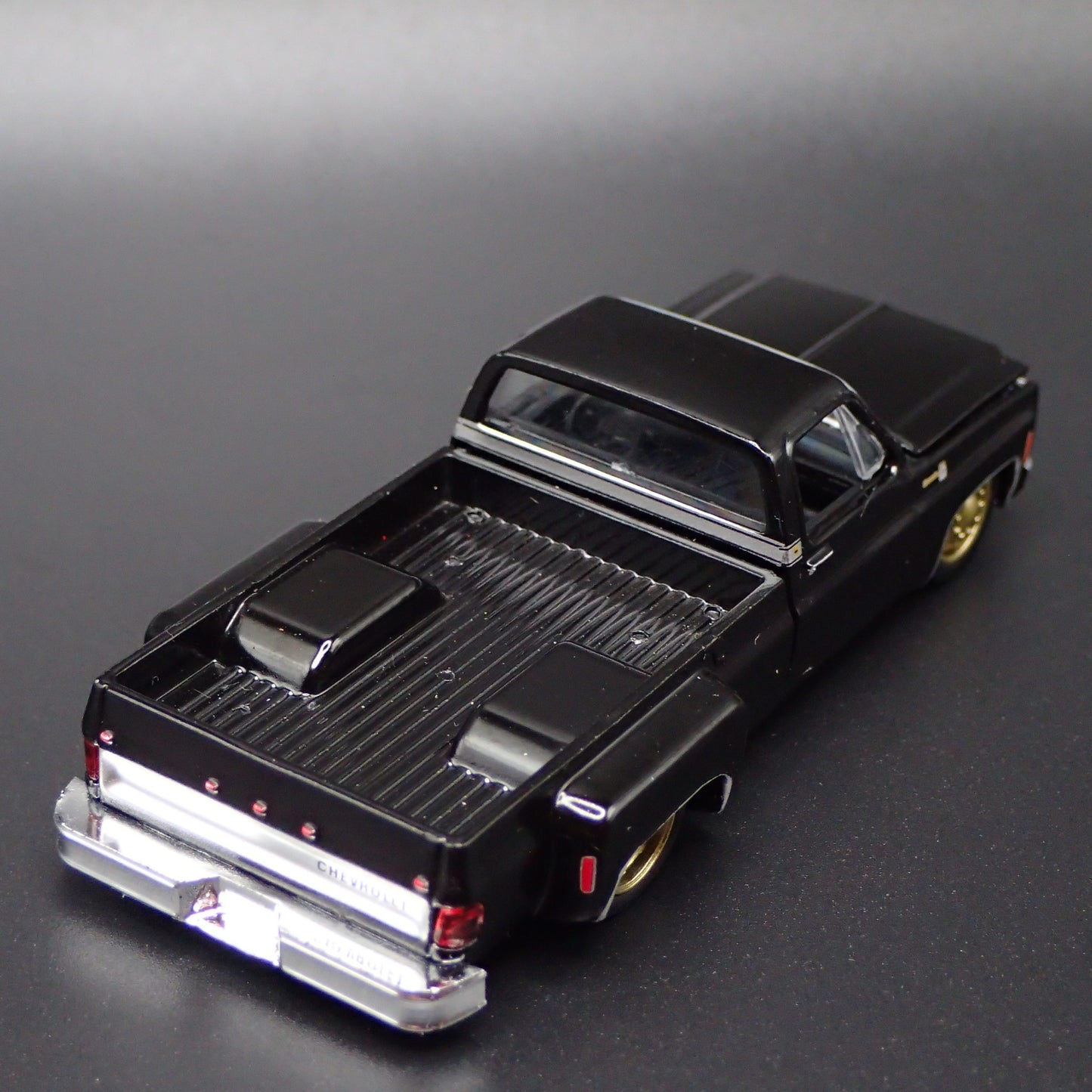 1978 CHEVY CHEVROLET SILVERADO 30 DUALLY SQUAREBODY TRUCK 1/64 DIECAST MODEL CAR