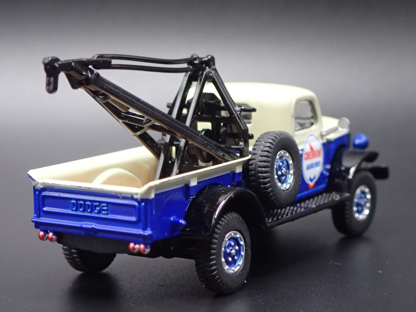 1948 48 DODGE POWER WAGON TOW TRUCK WRECKER CHEVRON 1:64 SCALE DIECAST MODEL CAR