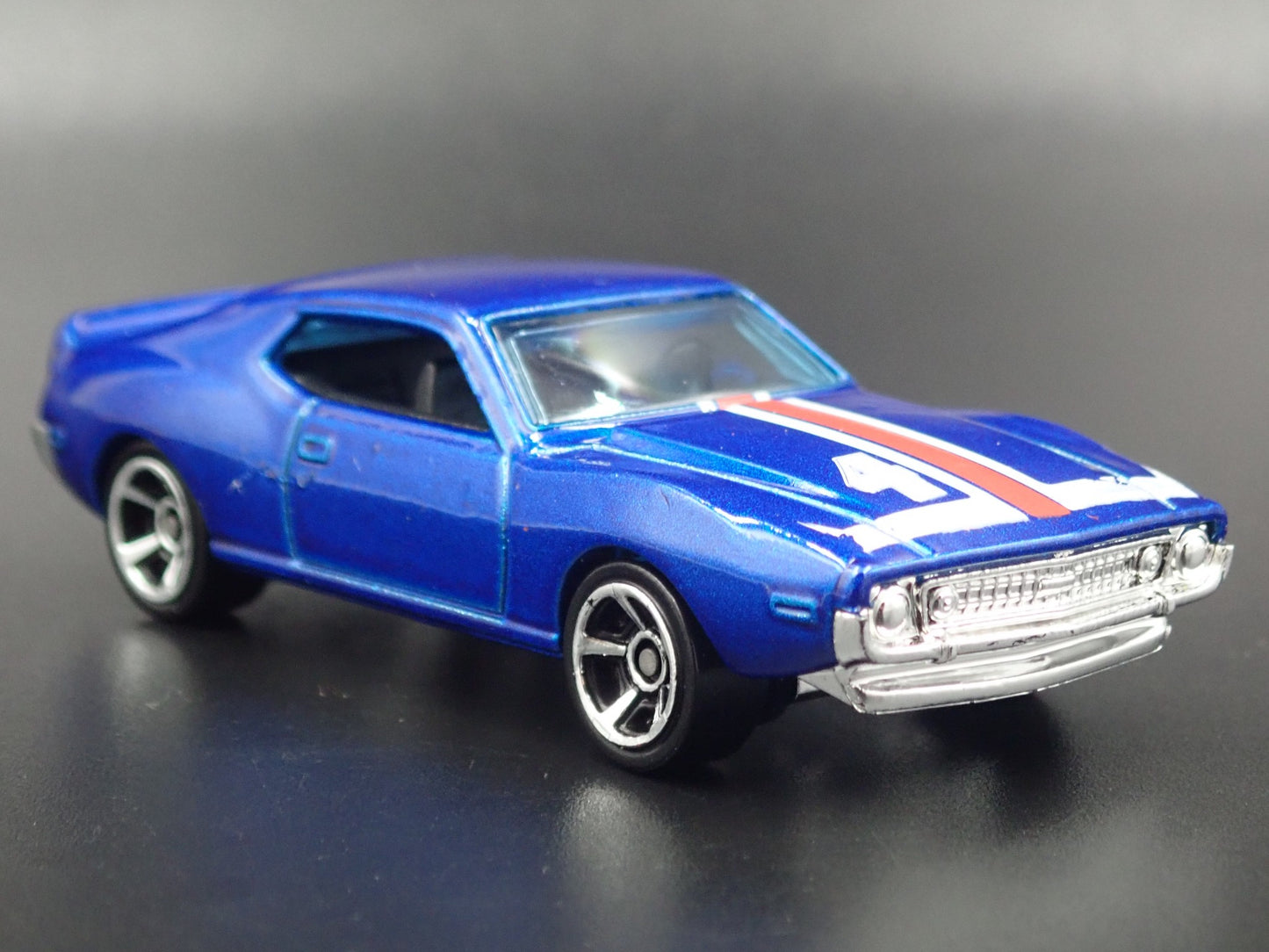 1971 71 AMC JAVELIN AMX RARE 1:64 SCALE COLLECTIBLE DIORAMA DIECAST MODEL CAR