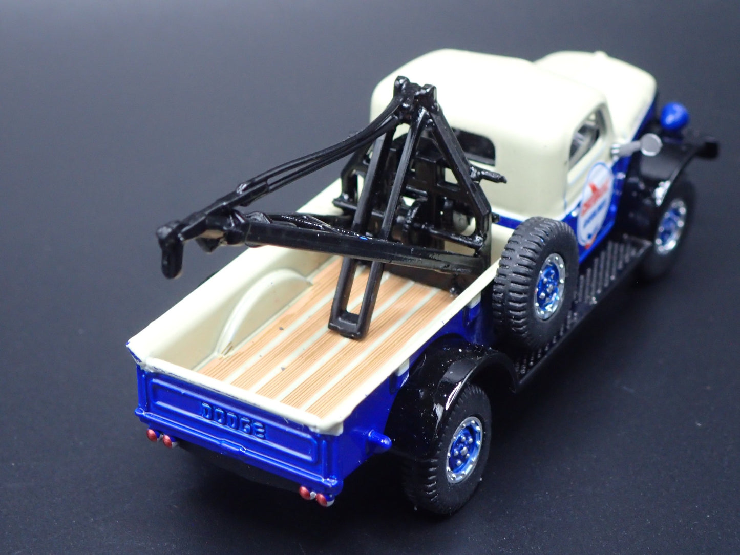 1948 48 DODGE POWER WAGON TOW TRUCK WRECKER CHEVRON 1:64 SCALE DIECAST MODEL CAR