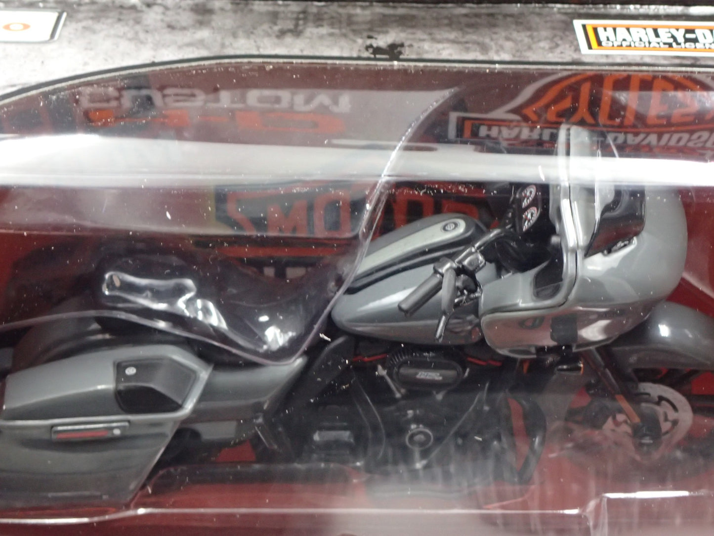 2018 18 CVO ROAD GLIDE HARLEY DAVIDSON MOTORCYCLE MAISTO SERIES 37 1/18 MODEL