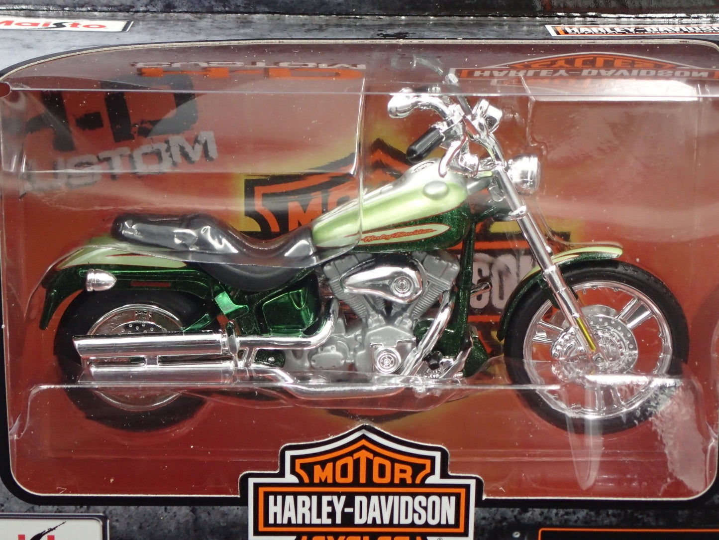 2004 04 FXSTDSE2 CVO HARLEY DAVIDSON MOTORCYCLE MAISTO SERIES 37 1/18 MODEL BIKE