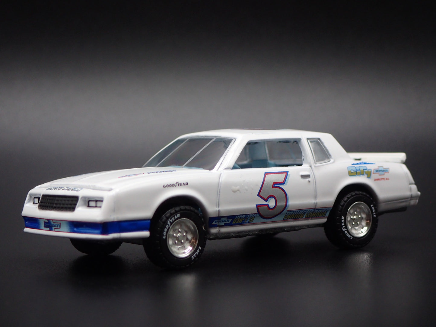 1983 83 CHEVY CHEVROLET MONTE CARLO WHITE 1/64 SCALE DIORAMA DIECAST MODEL CAR