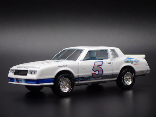 1983 83 CHEVY CHEVROLET MONTE CARLO WHITE 1/64 SCALE DIORAMA DIECAST MODEL CAR
