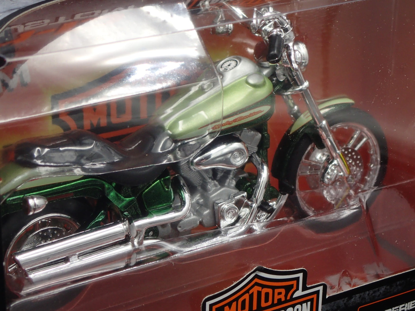 2004 04 FXSTDSE2 CVO HARLEY DAVIDSON MOTORCYCLE MAISTO SERIES 37 1/18 MODEL BIKE