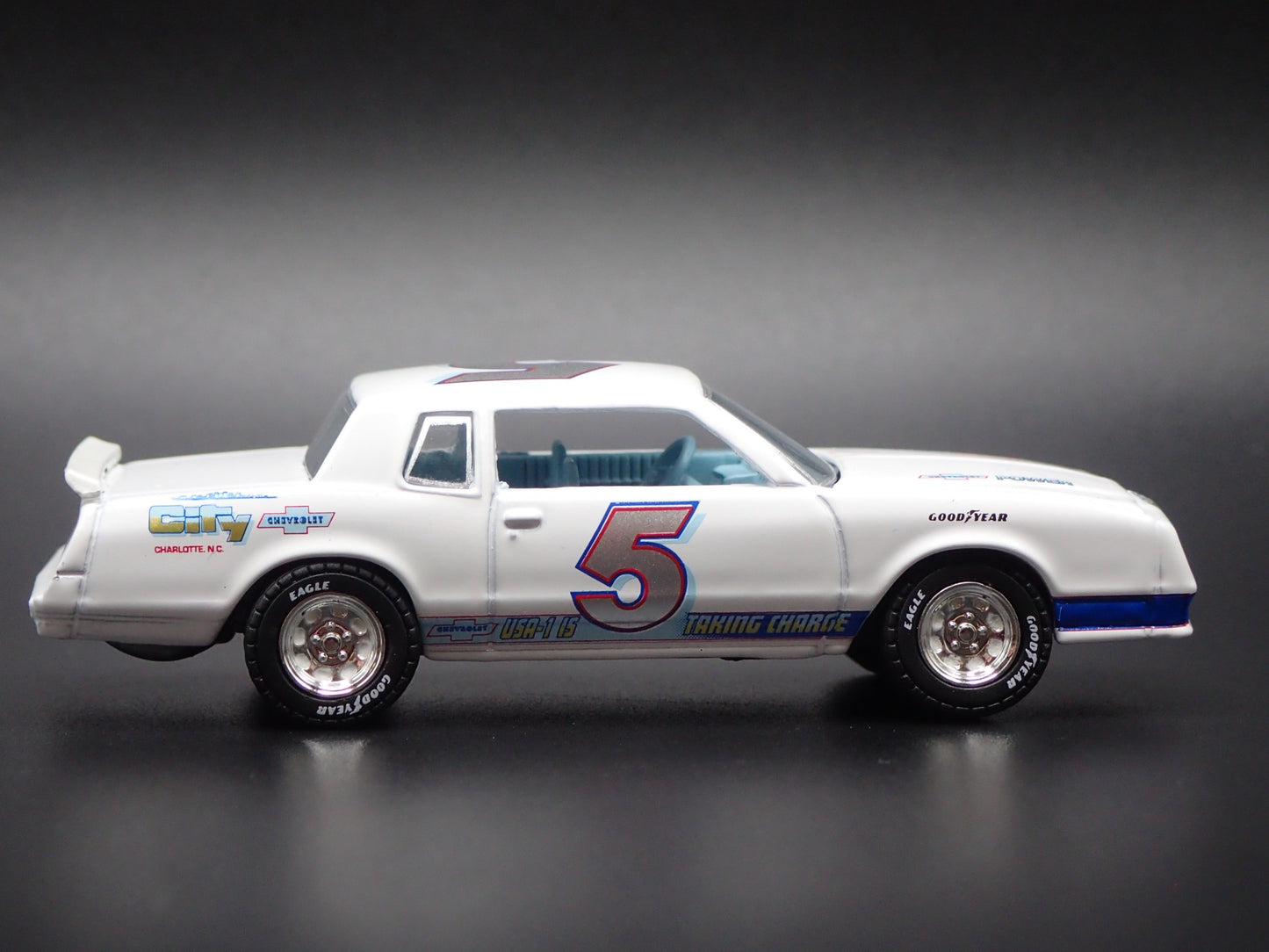 1983 83 CHEVY CHEVROLET MONTE CARLO WHITE 1/64 SCALE DIORAMA DIECAST MODEL CAR