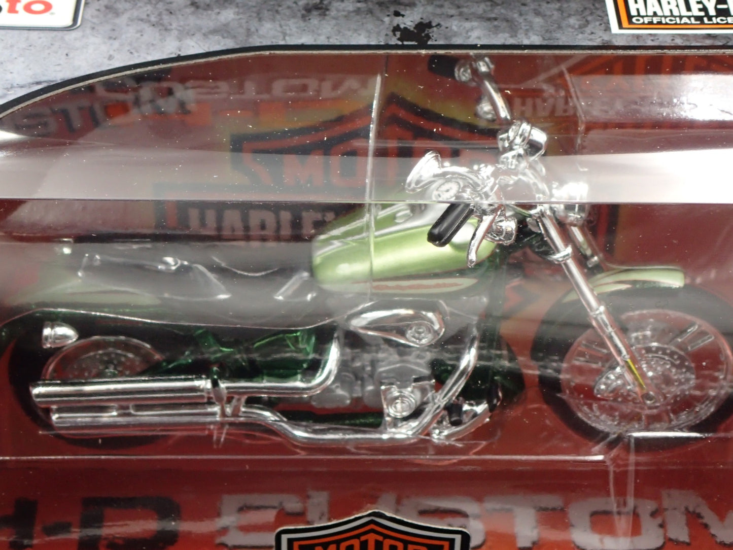 2004 04 FXSTDSE2 CVO HARLEY DAVIDSON MOTORCYCLE MAISTO SERIES 37 1/18 MODEL BIKE
