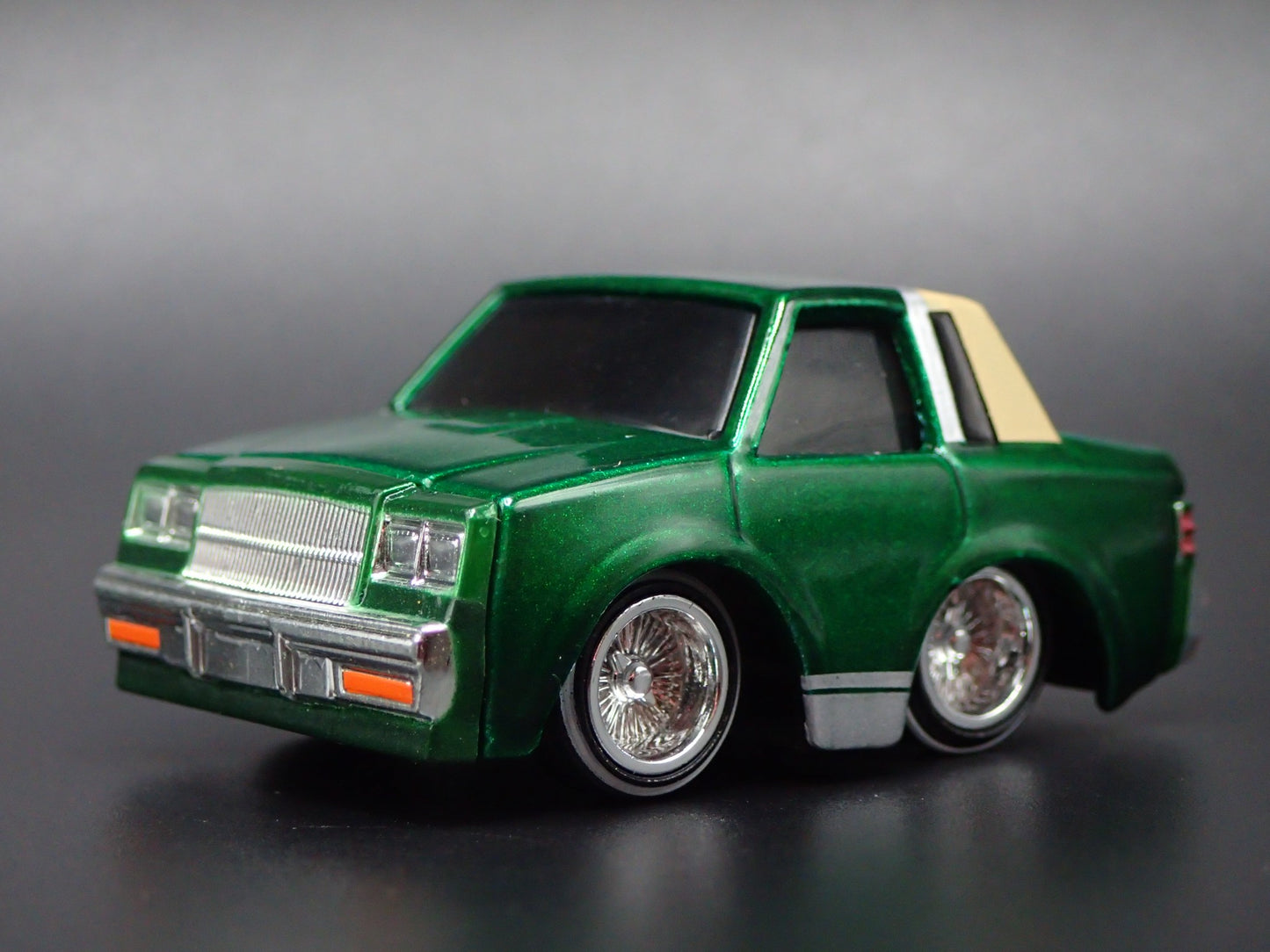 1987 87 BUICK REGAL CAR TUNED GREEN 1:64 SCALE DIORAMA DIECAST MODEL CAR