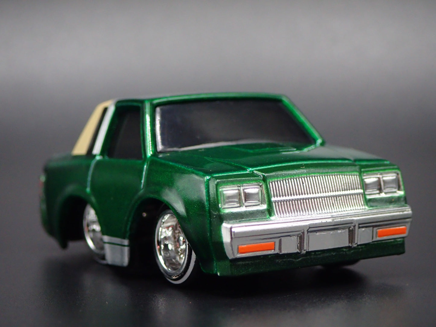 1987 87 BUICK REGAL CAR TUNED GREEN 1:64 SCALE DIORAMA DIECAST MODEL CAR