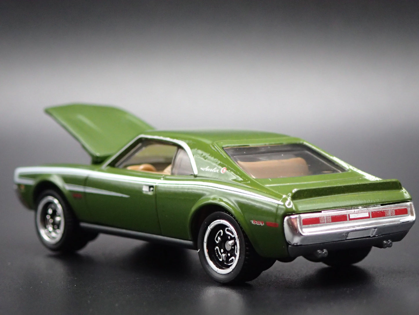 1970 70 AMC JAVELIN MUSCLE CAR GREEN 1:64 SCALE COLLECTIBLE DIECAST MODEL CAR