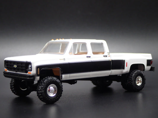 1975 75 CHEVY SILVERADO 30 DUALLY SQUAREBODY TRUCK 4X4 1/64 SCALE DIECAST MODEL