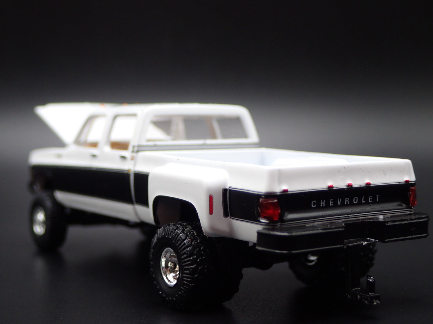1975 75 CHEVY SILVERADO 30 DUALLY SQUAREBODY TRUCK 4X4 1/64 SCALE DIECAST MODEL