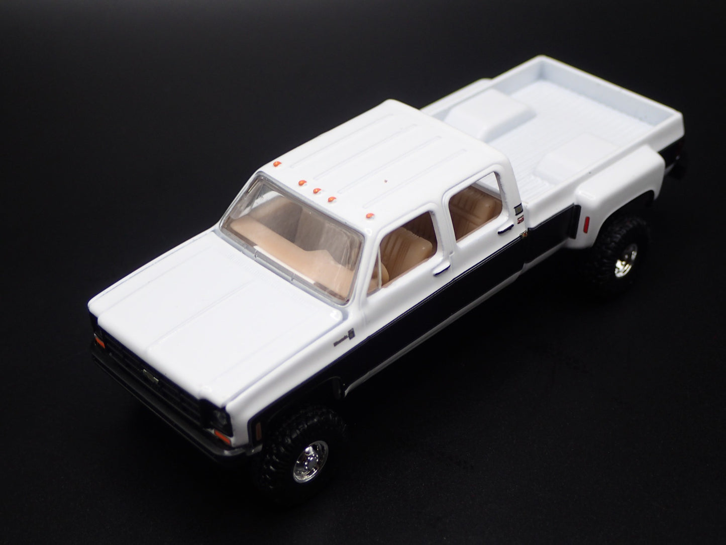 1975 75 CHEVY SILVERADO 30 DUALLY SQUAREBODY TRUCK 4X4 1/64 SCALE DIECAST MODEL