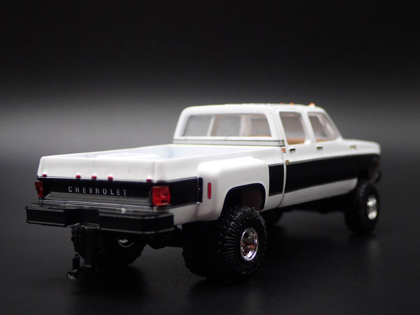 1975 75 CHEVY SILVERADO 30 DUALLY SQUAREBODY TRUCK 4X4 1/64 SCALE DIECAST MODEL