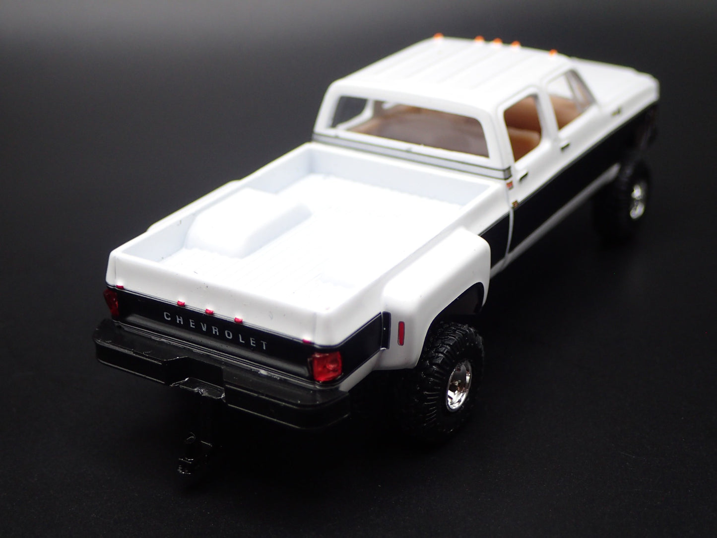 1975 75 CHEVY SILVERADO 30 DUALLY SQUAREBODY TRUCK 4X4 1/64 SCALE DIECAST MODEL