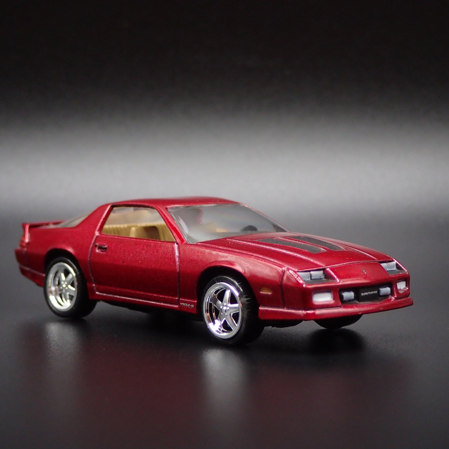 1989 89 CHEVY CHEVROLET CAMARO IROC-Z RARE 1:64 SCALE DIORAMA DIECAST MODEL CAR