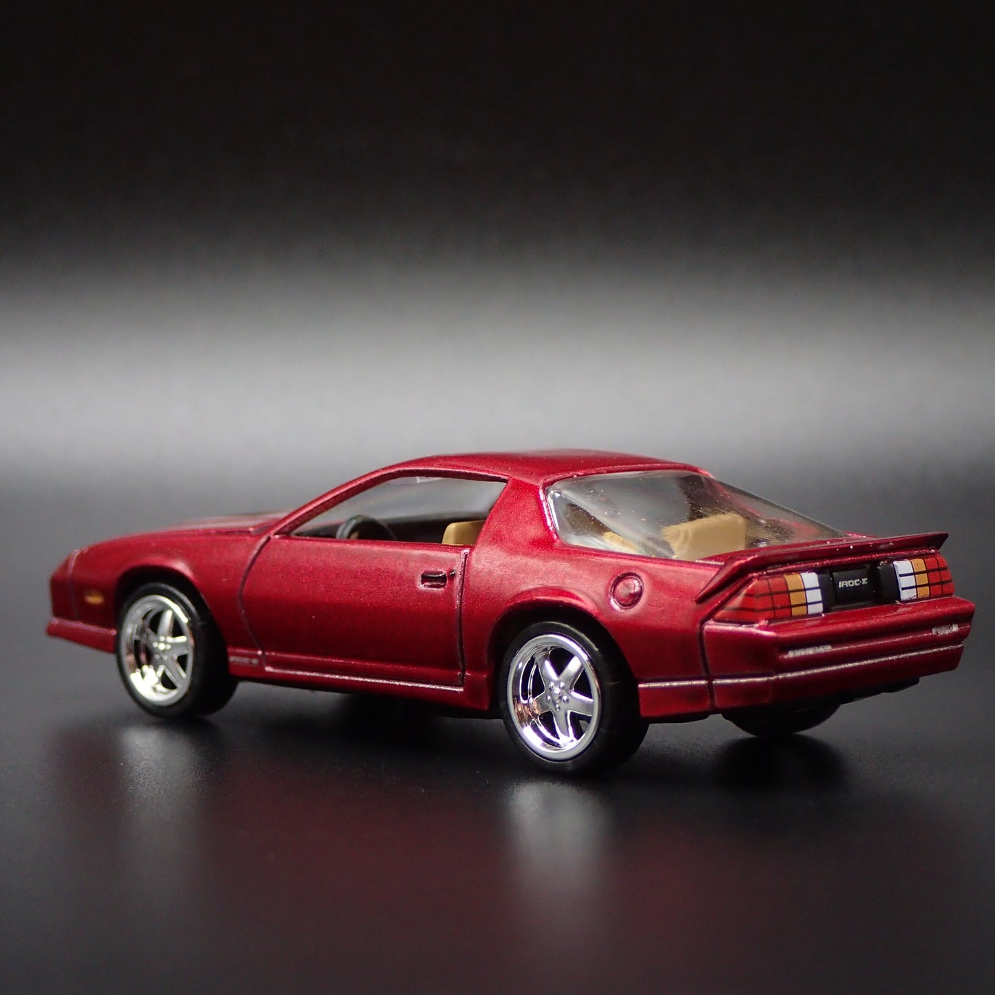 1989 89 CHEVY CHEVROLET CAMARO IROC-Z RARE 1:64 SCALE DIORAMA DIECAST MODEL CAR