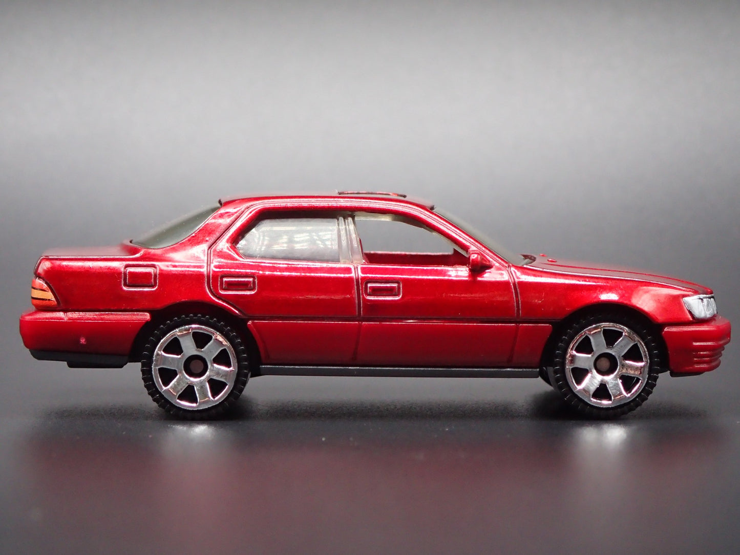 1992-1994 LEXUS LS 400 LS400 BURGUNDY 1/64 SCALE COLLECTIBLE DIECAST MODEL CAR