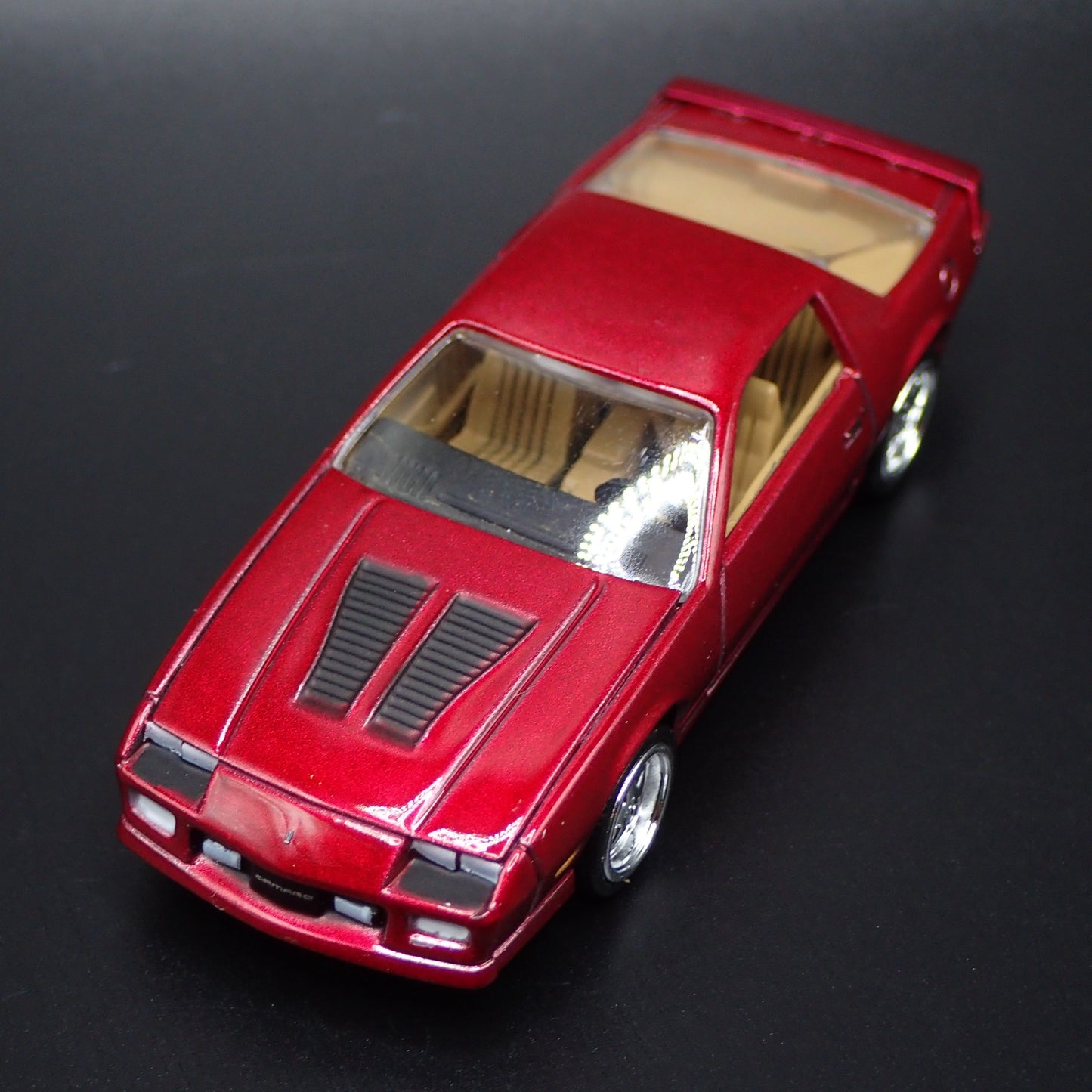 1989 89 CHEVY CHEVROLET CAMARO IROC-Z RARE 1:64 SCALE DIORAMA DIECAST MODEL CAR