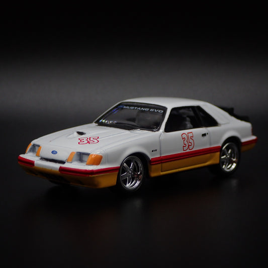 1986 86 FORD MUSTANG SVO FOX BODY WHITE 1:64 SCALE DIORAMA DIECAST MODEL CAR