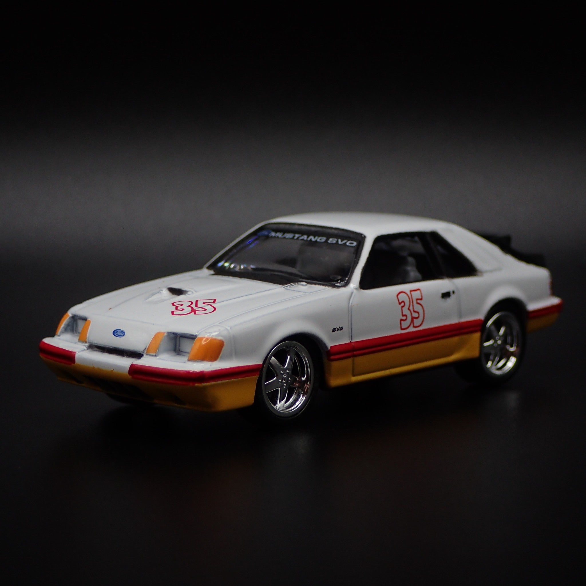 1986 86 FORD MUSTANG SVO FOX BODY WHITE 1:64 SCALE DIORAMA DIECAST MOD ...