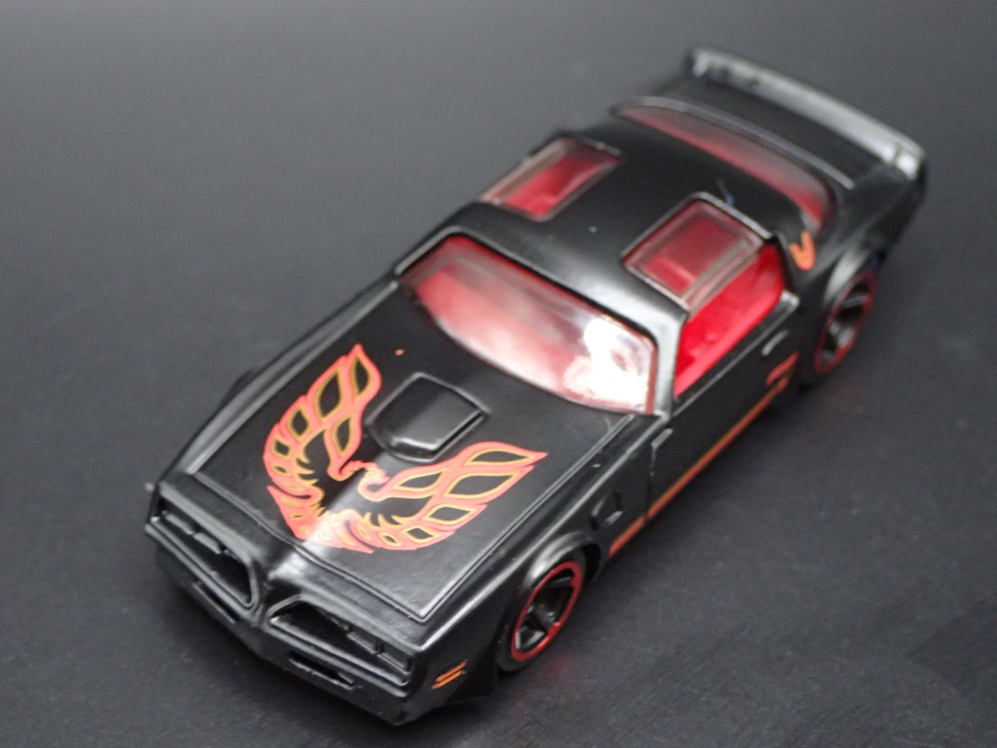 1977 77 PONTIAC FIREBIRD TA T/A 1:64 SCALE COLLECTIBLE DIORAMA DIECAST MODEL CAR