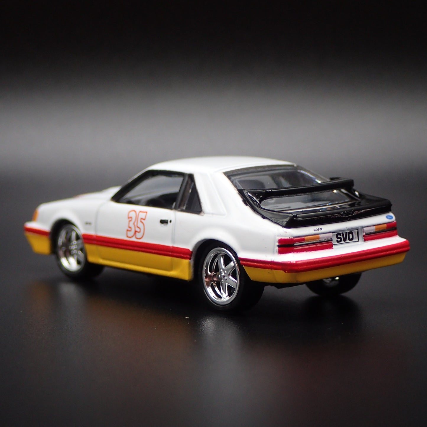 1986 86 FORD MUSTANG SVO FOX BODY WHITE 1:64 SCALE DIORAMA DIECAST MODEL CAR