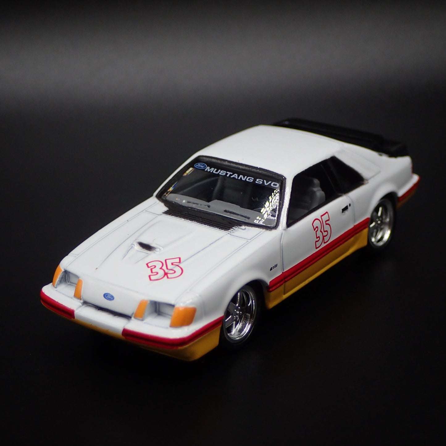 1986 86 FORD MUSTANG SVO FOX BODY WHITE 1:64 SCALE DIORAMA DIECAST MODEL CAR