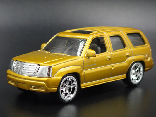 2002-2006 CADILLAC CADDY ESCALADE GOLD RARE 1:64 SCALE DIORAMA DIECAST MODEL CAR