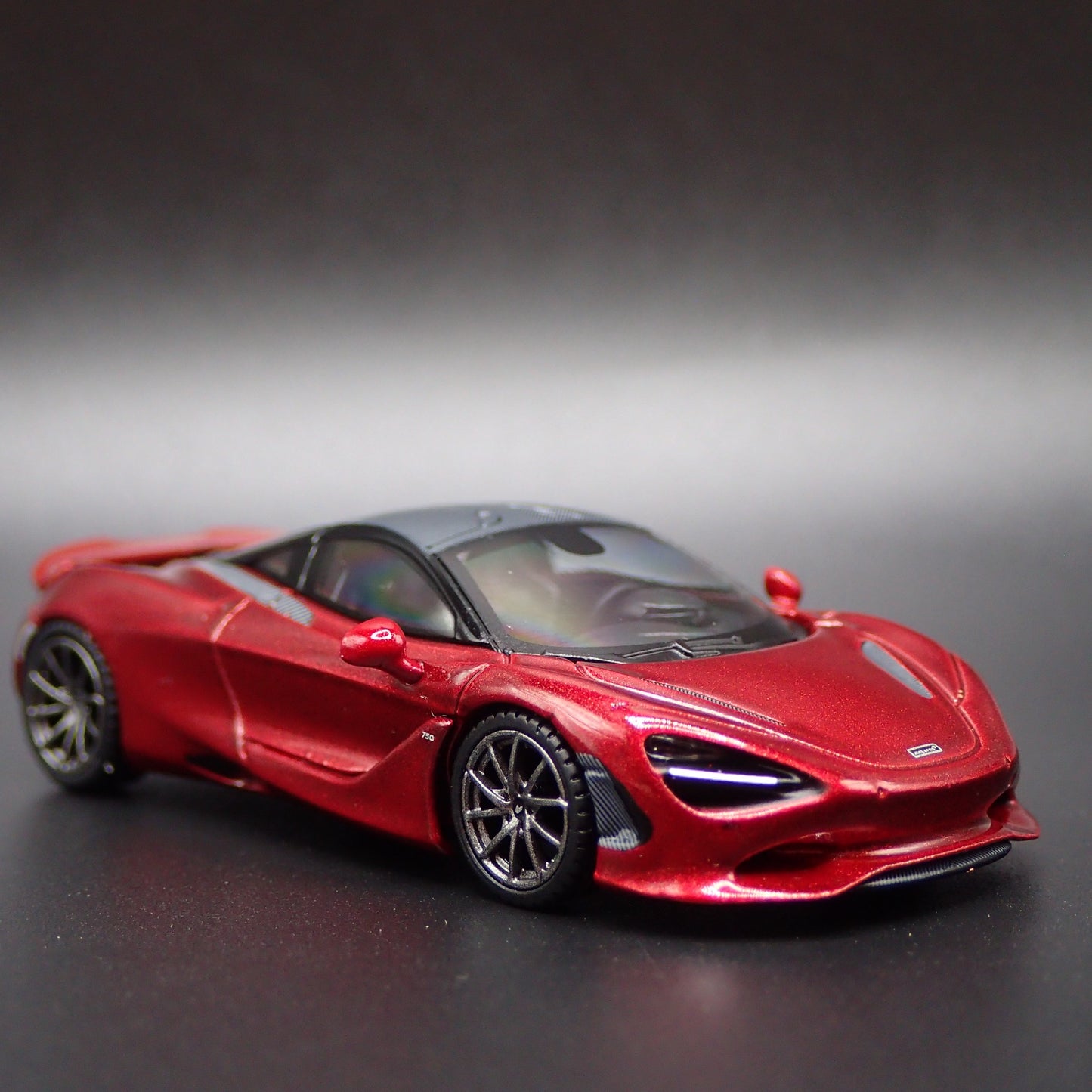 2023-2025 MCLAREN 750S SUPERCAR 1:64 SCALE COLLECTIBLE DIORAMA DIECAST MODEL CAR
