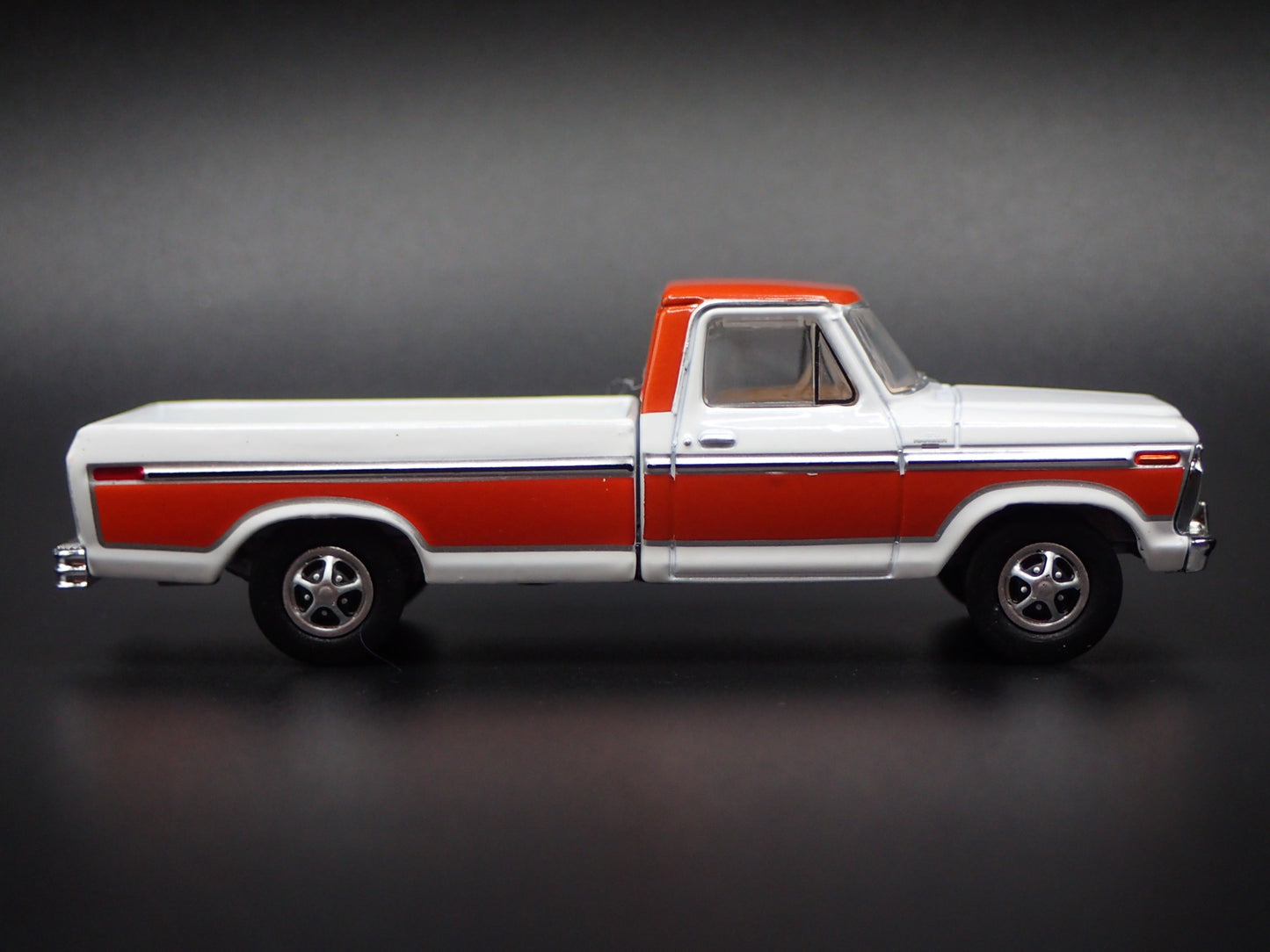 1977 77 FORD F150 LONG BED PICKUP TRUCK 1/64 SCALE DIORAMA DIECAST MODEL CAR