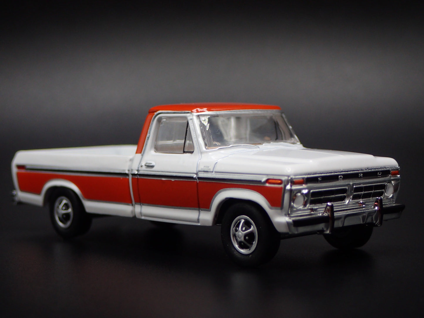1977 77 FORD F150 LONG BED PICKUP TRUCK 1/64 SCALE DIORAMA DIECAST MODEL CAR