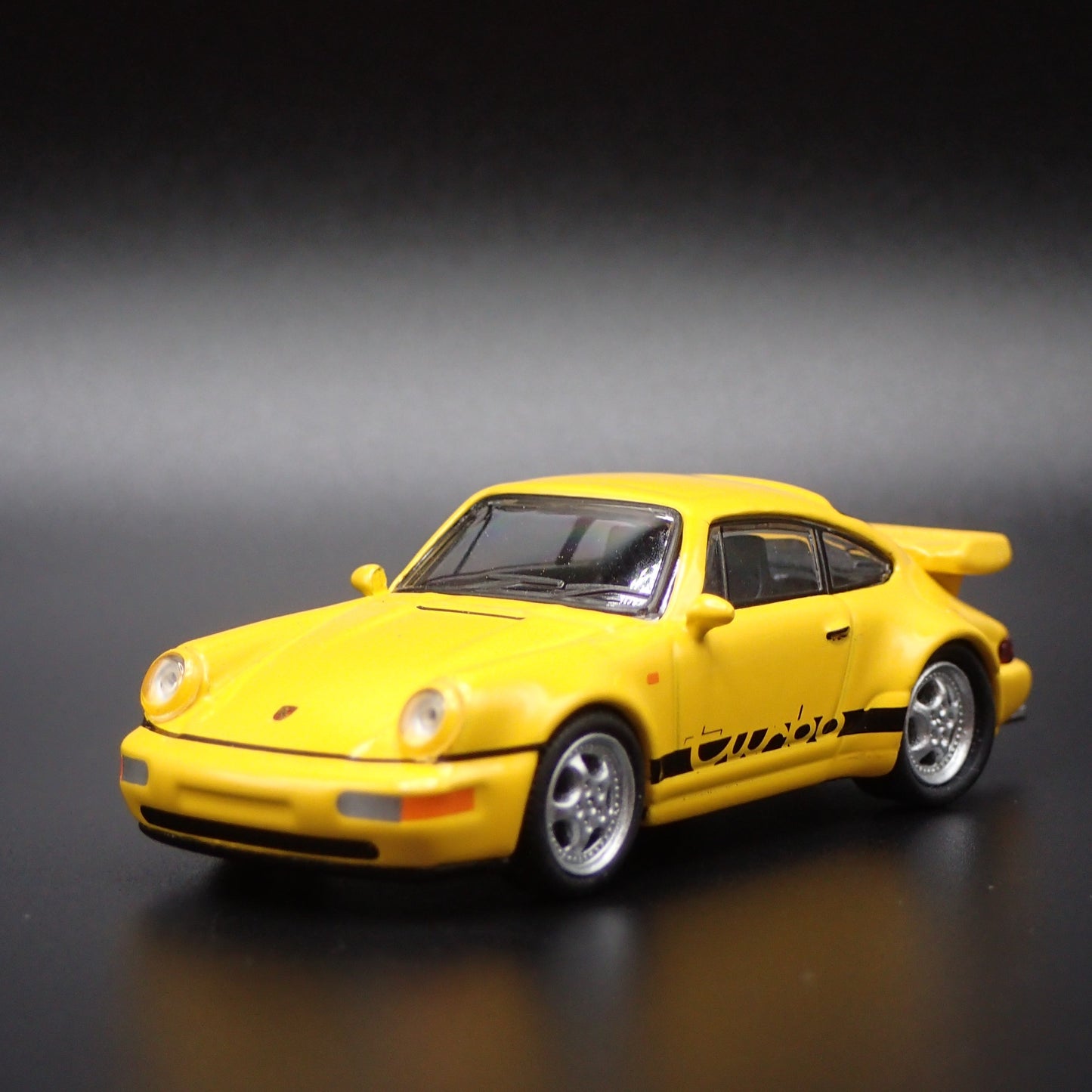 PORSCHE 911 TURBO YELLOW 1:64 SCALE COLLECTIBLE DIORAMA DIECAST MODEL CAR