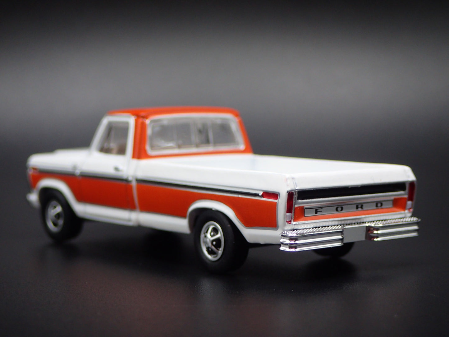 1977 77 FORD F150 LONG BED PICKUP TRUCK 1/64 SCALE DIORAMA DIECAST MODEL CAR